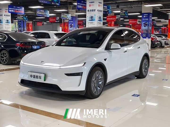 Tesla Model Y L Long Range All-Wheel Drive