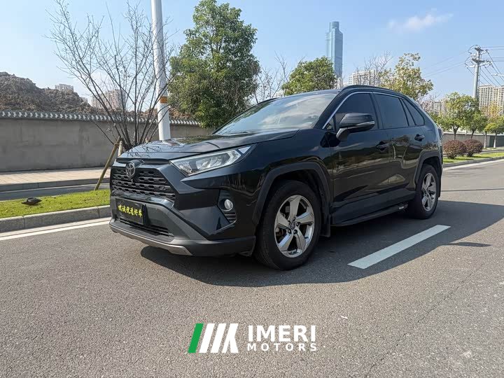Toyota RAV4 2.0L CVT FWD Fashion Plus