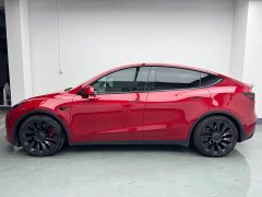 Tesla Model Y Performance All-Wheel Drive - ფოტო 10