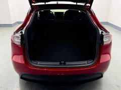 Tesla Model Y Performance All-Wheel Drive - ფოტო 11