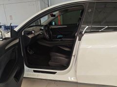 Tesla Model Y Rear-Wheel Drive - ფოტო 2