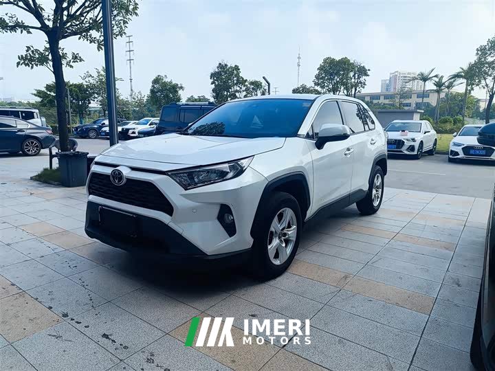 Toyota RAV4 2.0L CVT FWD Urban Edition