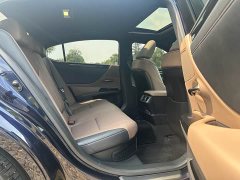 Lexus ES 300h Excellence Edition - ფოტო 15