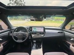 Lexus ES 300h Excellence Edition - ფოტო 17