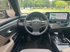 Lexus ES 300h Excellence Edition - ფოტო 18