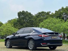 Lexus ES 300h Excellence Edition - ფოტო 4