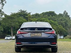 Lexus ES 300h Excellence Edition - ფოტო 5