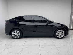 Tesla Model Y Standard Range RWD - ფოტო 15