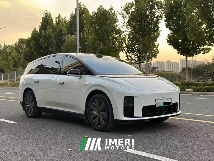 Li Auto i8 Standard Edition - ავტომობილი ჩინეთიდან