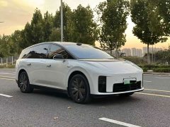 Li Auto i8 Standard Edition - ფოტო 1