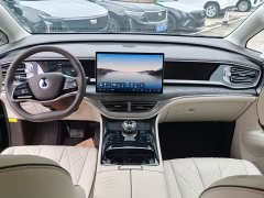 Denza BYD Denza D9 DM-i 1050 Premium - ფოტო 17