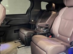 Toyota Sienna 2021 2.5L Hybrid Platinum Edition - ფოტო 10