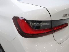 BMW 3 Series 330i M Sport Night Edition Package - ფოტო 19