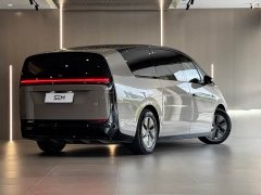Li Auto Li Xiang MEGA Ultra - ფოტო 4