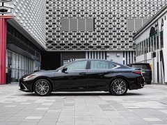 Lexus ES 2022 300h Premium Edition - ფოტო 2