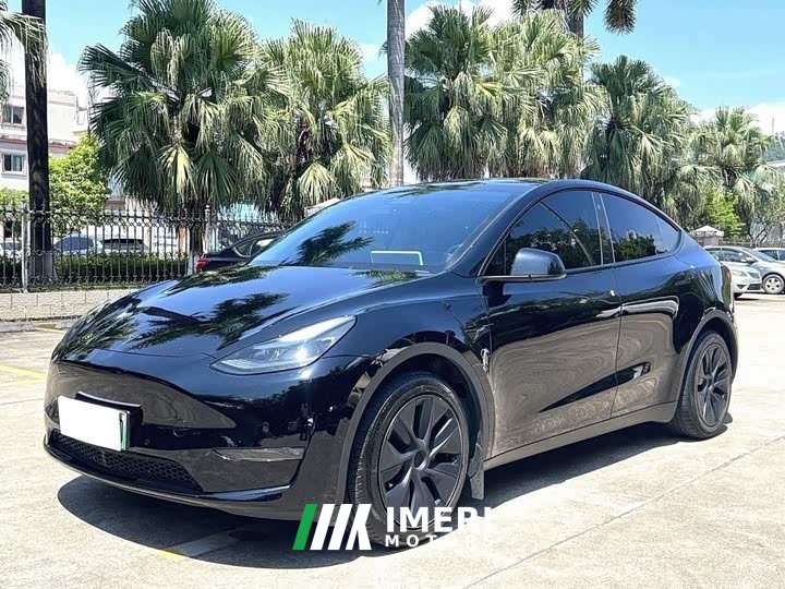 Tesla Model Y Long Range All-Wheel Drive
