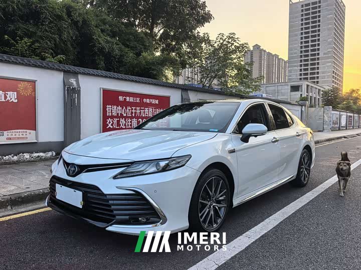 Toyota Camry Hybrid Luxury