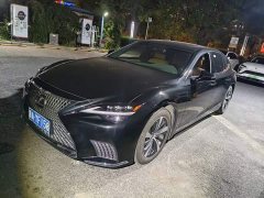 Lexus LS 500h Premium - ფოტო 1