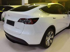 Tesla Model Y Long Range All-Wheel Drive - ფოტო 3