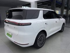 IM Motors Zhiji LS8 52 Max Luxury Six-Seater - ფოტო 4