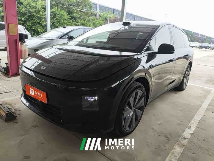 Li Auto i8 Standard Edition - ავტომობილი ჩინეთიდან