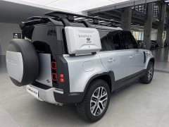 Land Rover Defender 110 P400 Dark Edition - ფოტო 12