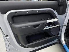 Land Rover Defender 110 P400 Dark Edition - ფოტო 17