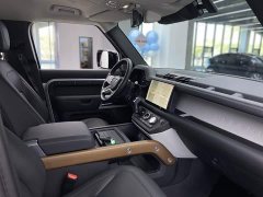 Land Rover Defender 110 P400 Dark Edition - ფოტო 19