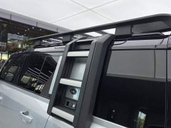 Land Rover Defender 110 P400 Dark Edition - ფოტო 9
