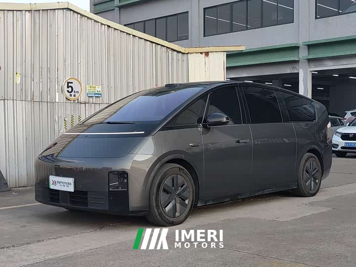 Li Auto MEGA Home Family Edition