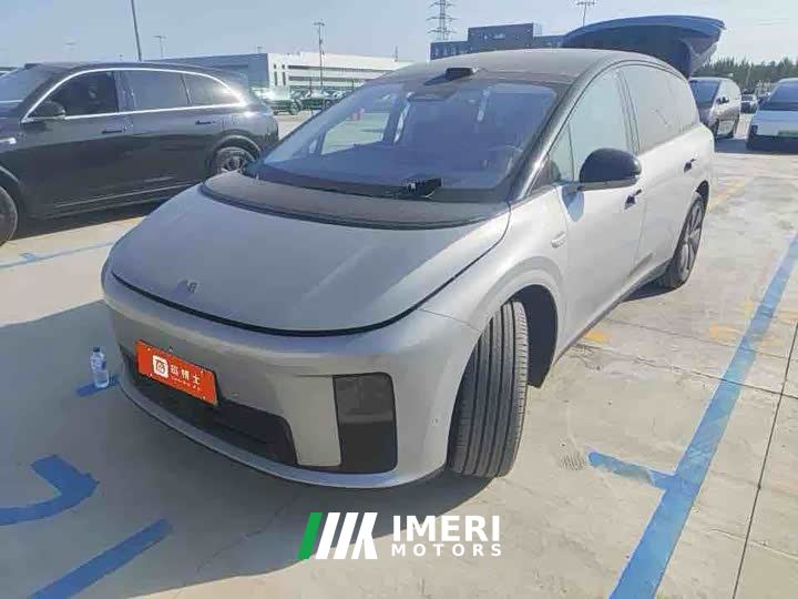 Li Auto i8 Standard Edition