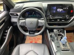 Toyota Crown Venza 2024 2.5L HEV AWD Luxury - ფოტო 10