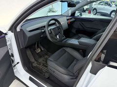 Tesla Model Y Rear-Wheel Drive - ფოტო 5