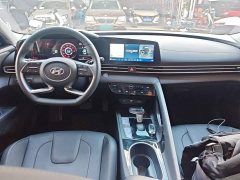 Hyundai Elantra 1.5L CVT Luxury - ფოტო 9