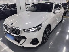 BMW 5 Series 525Li M Sport Package - ფოტო 1