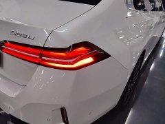 BMW 5 Series 525Li M Sport Package - ფოტო 7