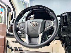 Toyota HIACE 3.5L Automatic 7-Seater - ფოტო 10