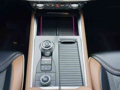 Ford Explorer EcoBoost 285 AWD Titanium 7-Seater - ფოტო 10