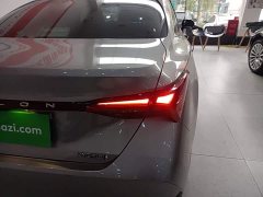 Toyota Avalon Hybrid 2.5L XLE Premium - ფოტო 7