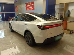 Tesla Model Y Rear-Wheel Drive Launch Edition - ფოტო 4