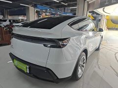 Tesla Model Y Rear-Wheel Drive - ფოტო 7