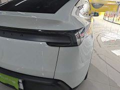 Tesla Model Y Rear-Wheel Drive - ფოტო 8