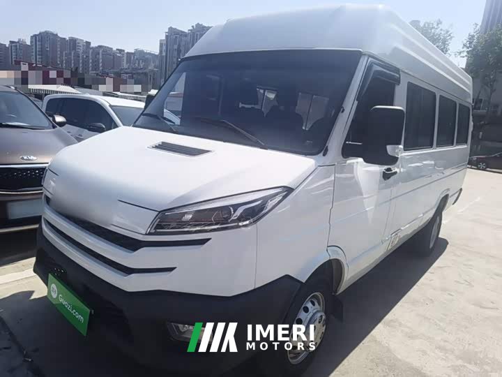Iveco Daily 2.5T V40 Box Truck Long Wheelbase Mid-Roof Dual Wheels Side Sliding Door 2-3 Seater