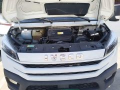 Iveco Daily 2023 2.5T V40 Box Truck Long Wheelbase Mid-Roof Dual Wheels Side Sliding Door 2-3 Seater - ფოტო 19