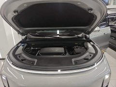 Li Auto L8 Max - ფოტო 19