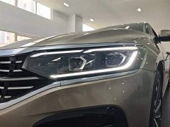 Volkswagen Passat 2022 330TSI Luxury - ფოტო 13