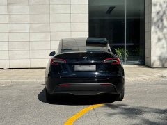 Tesla Model Y Long Range All-Wheel Drive - ფოტო 18