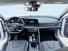 Hyundai Elantra 1.5L CVT Luxury - ფოტო 12