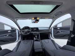Hyundai Elantra 1.5L CVT Luxury - ფოტო 17