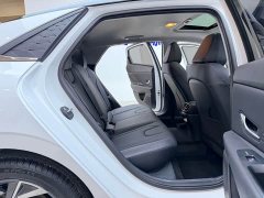 Hyundai Elantra 1.5L CVT Luxury - ფოტო 18